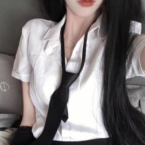 小犬与女孩